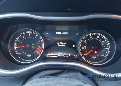 2015 Jeep Cherokee Trailhawk z USA, uszkodzony, nr VIN 1C4PJMBSXFW668878